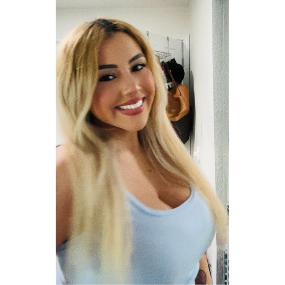 Meet your Posher, Jessica - Picture 1 of 1